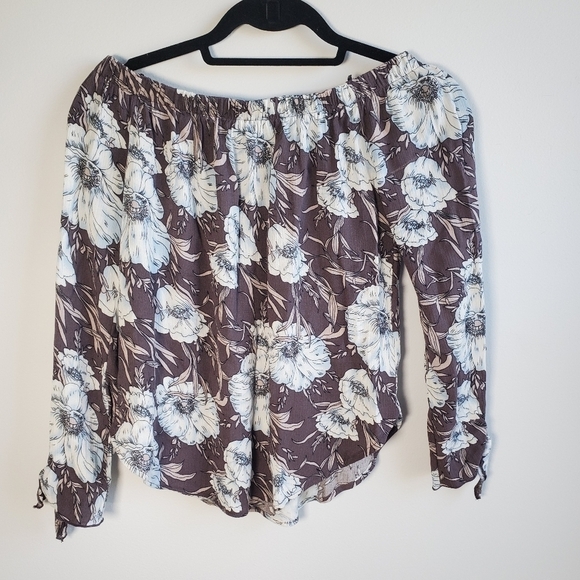 Nordstrom One Clothing Off The Shoulder Gray Blue Floral Flutter Tie Sleeve Top - Picture 7 of 8